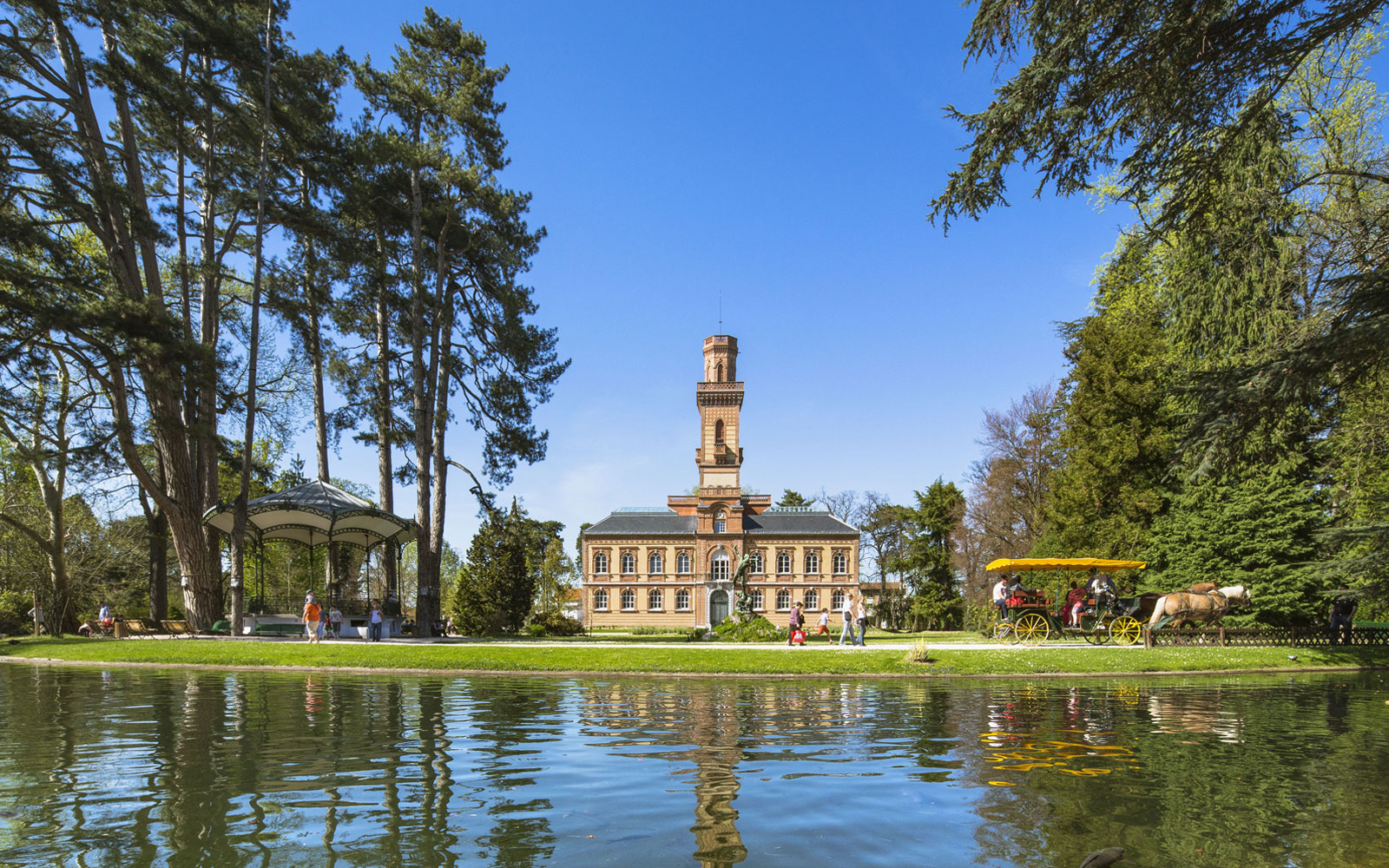 Vue sur l'océan depuis le balcon de l'appartement