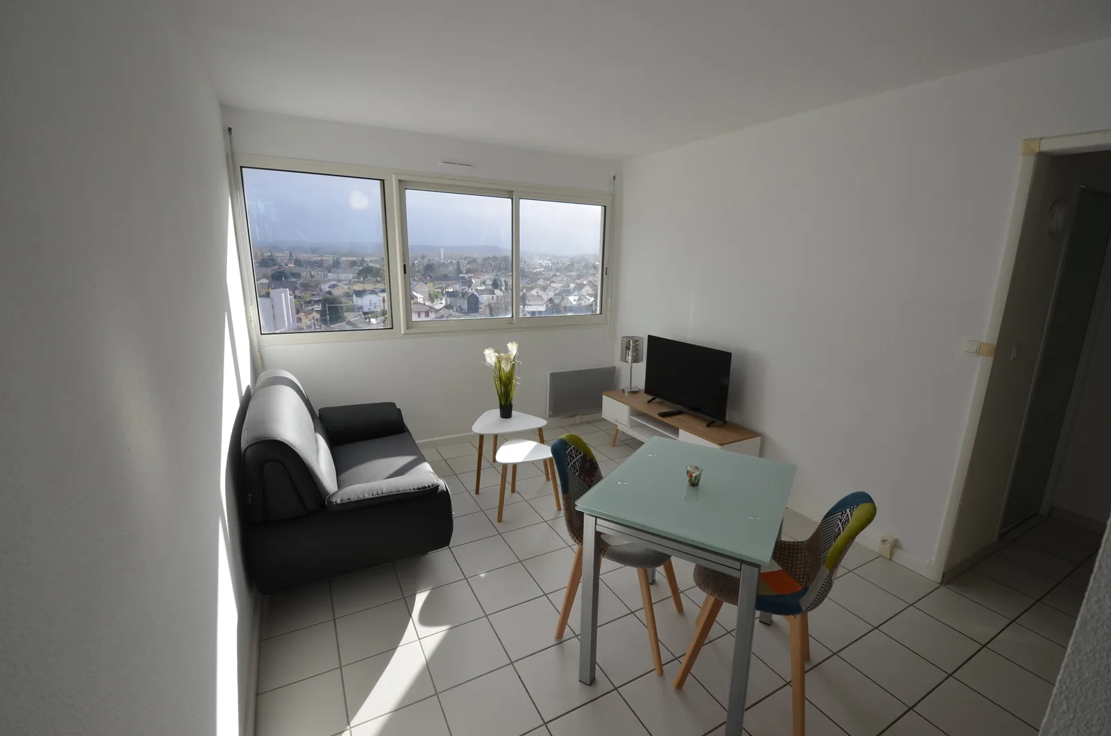 Séjour rénové d'un appartement à Tarbes